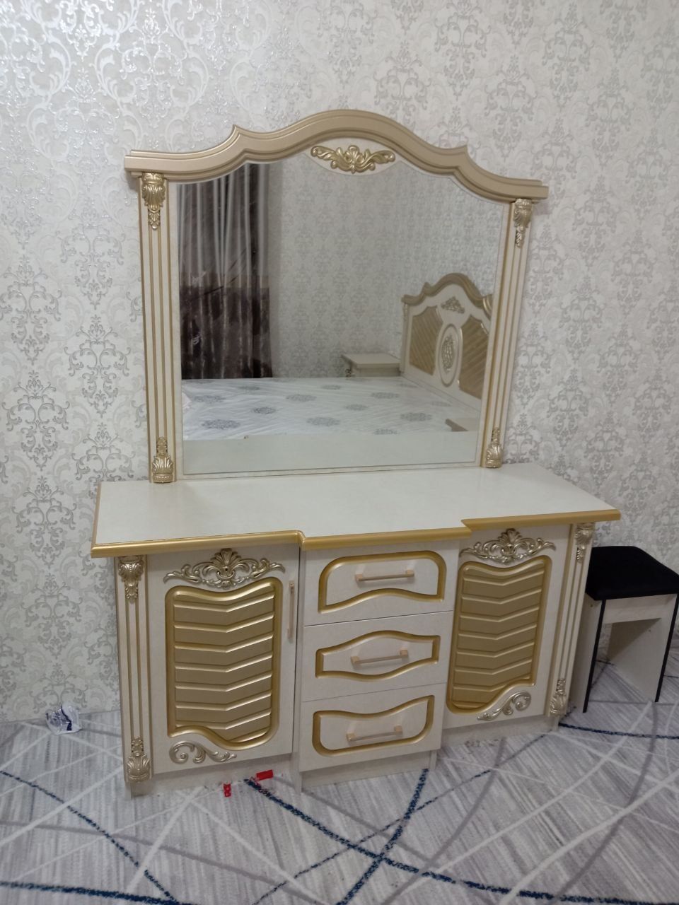 Spalni kamplekt tilla rang birinchi qol
