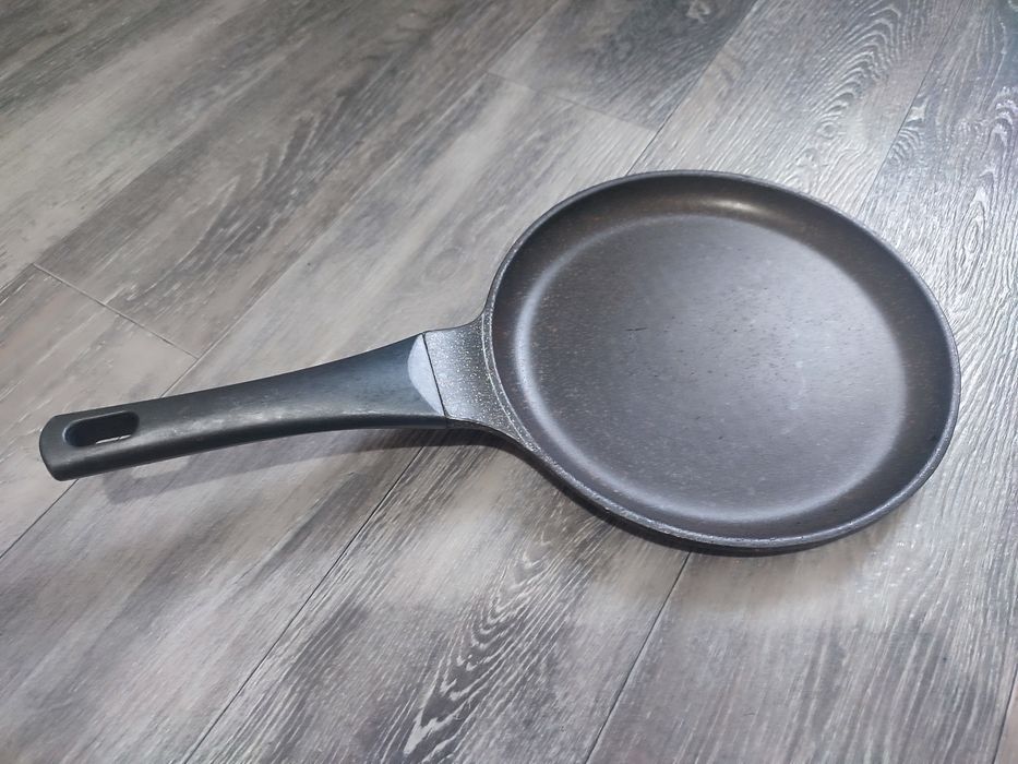 сковородки 2 штуки