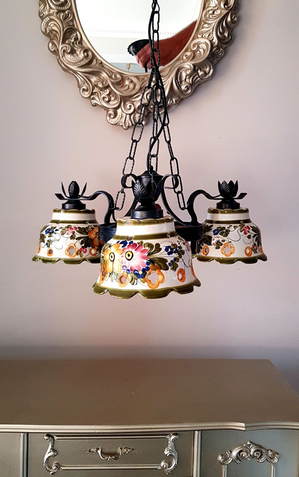 Candelabru vechi din ceramică,lemn și fier forjat