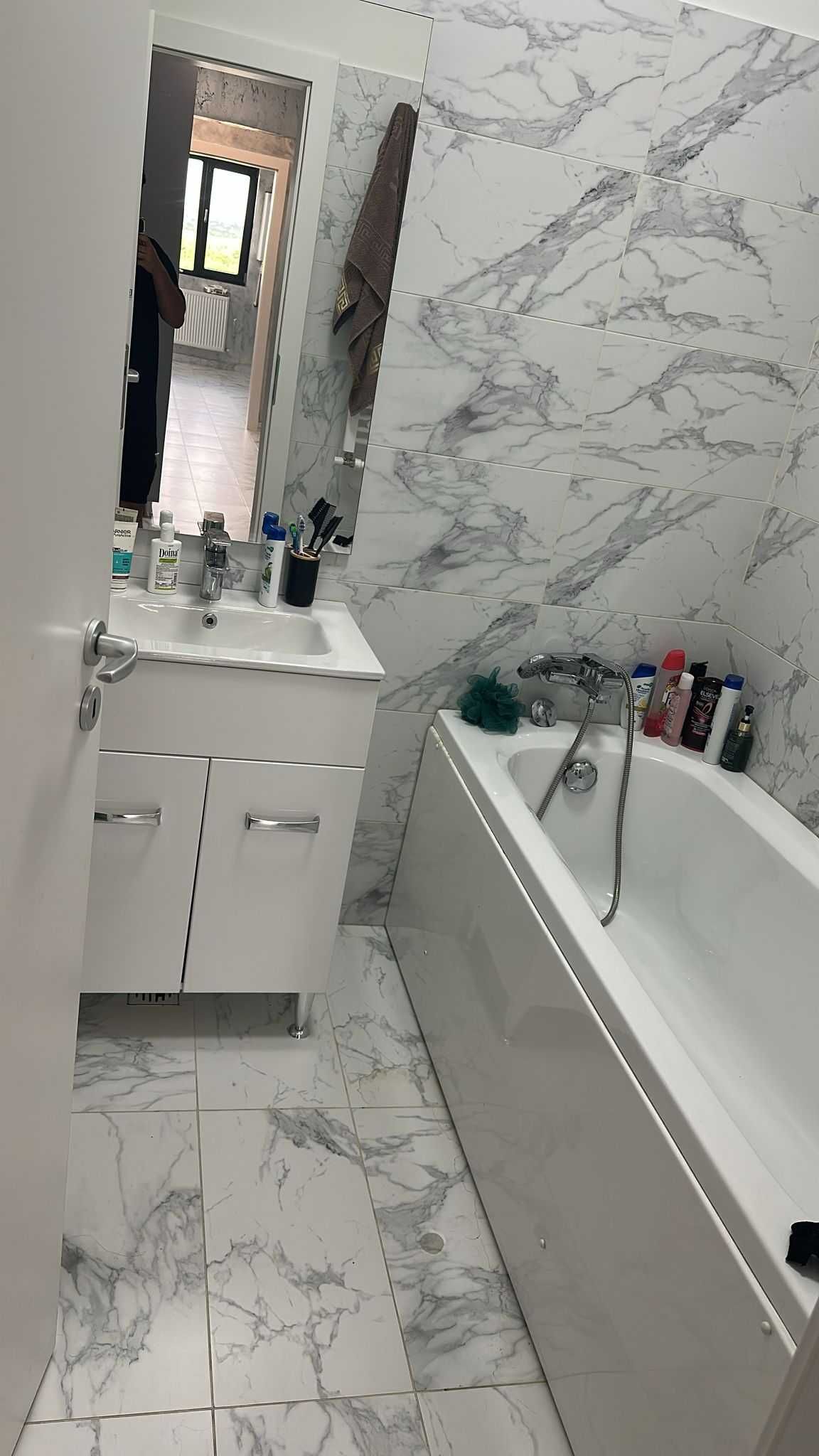 DE ÎNCHIRIAT - Apartament 3 camere, mobilat, parcare Sector 5. 450€