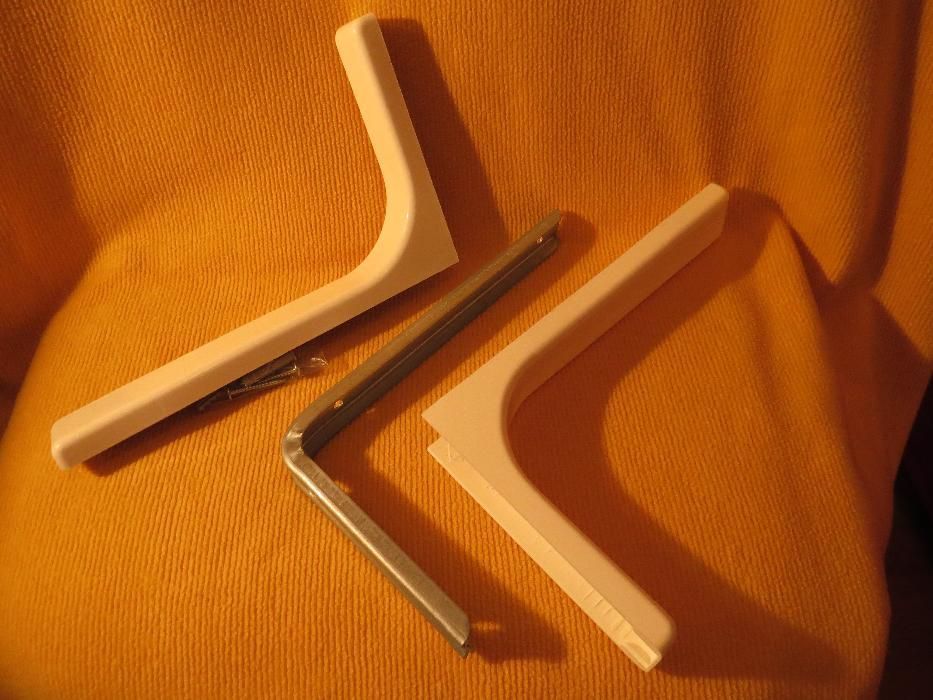 2 suporti cu cadru metalic si protectii de plastic pentru polite