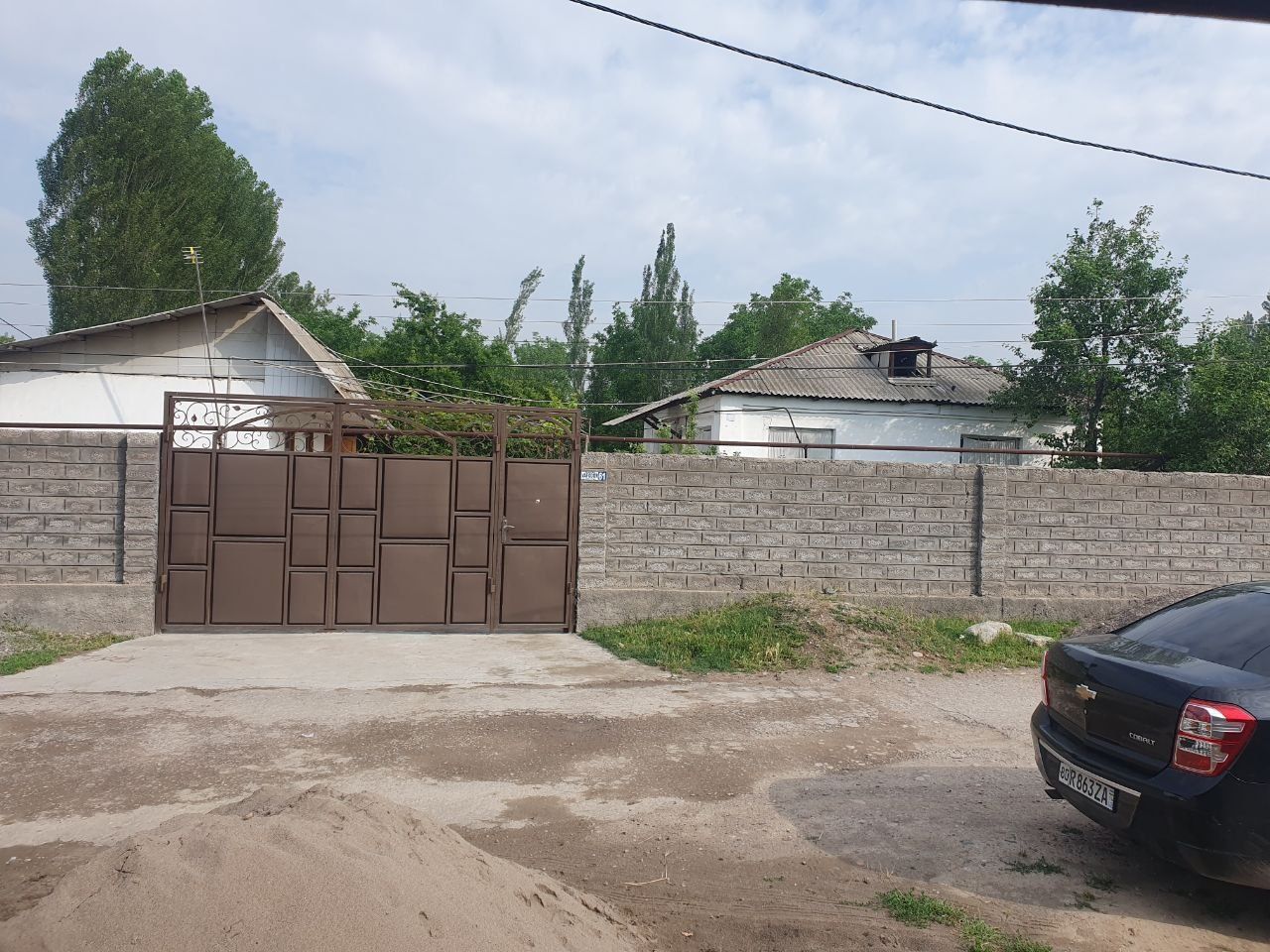 Uy sotiladi qulay joylashuvdagi