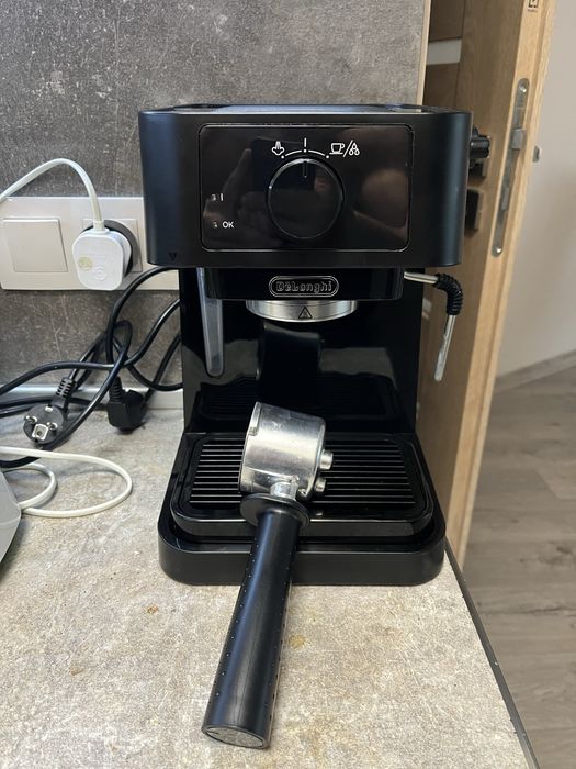 Еспресо Кафемашина DELONGHI EC235.BK