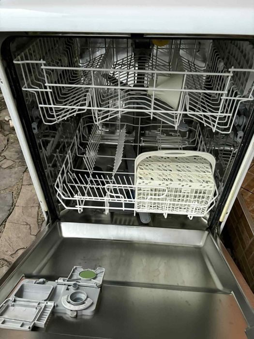 Vând maşină de spălat vase