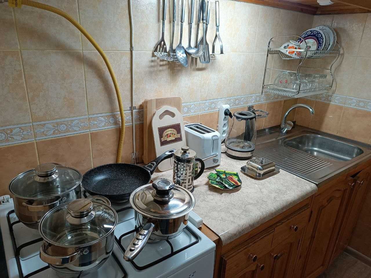 Центр, 2 ком. сталинка с ремонтом, мебель и техника — всё включено!