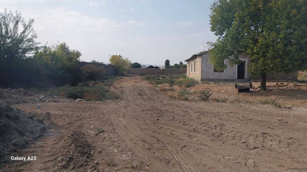 Koʻchmas mulk xizmat uyi va ayvon binosi