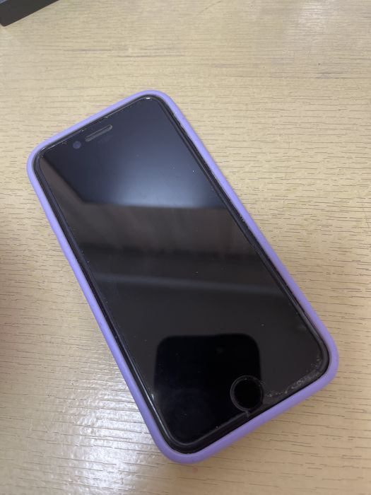 Продам iphone SE 2020