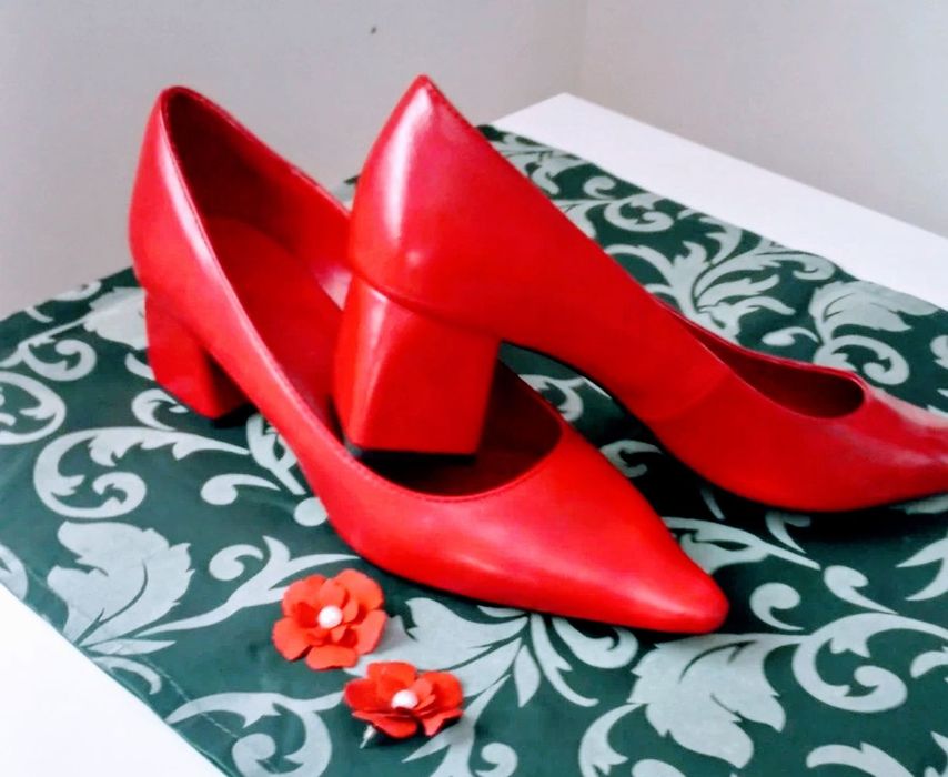 Vand Pantofi cu toc roșii 39 Zara