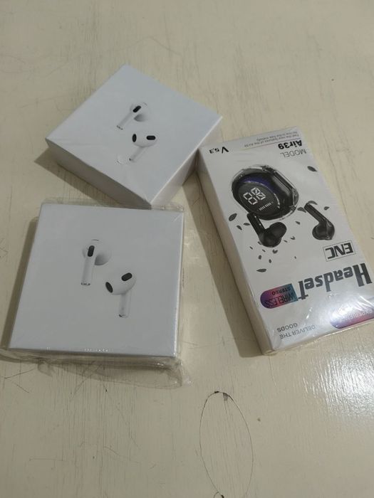 2 Air Pods 3 и 1 Air 39