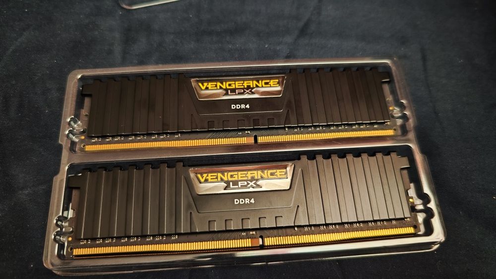 RAM Memorie Corsair Vengeance LPX Black 16GB,32GB DDR4, 3200MHz