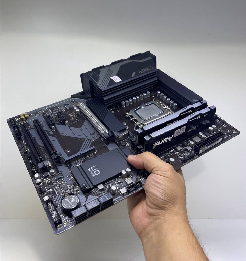 Gigabyte Z790 UD D5 Core i7-13700K DDR5 16x2 32Gb RGB