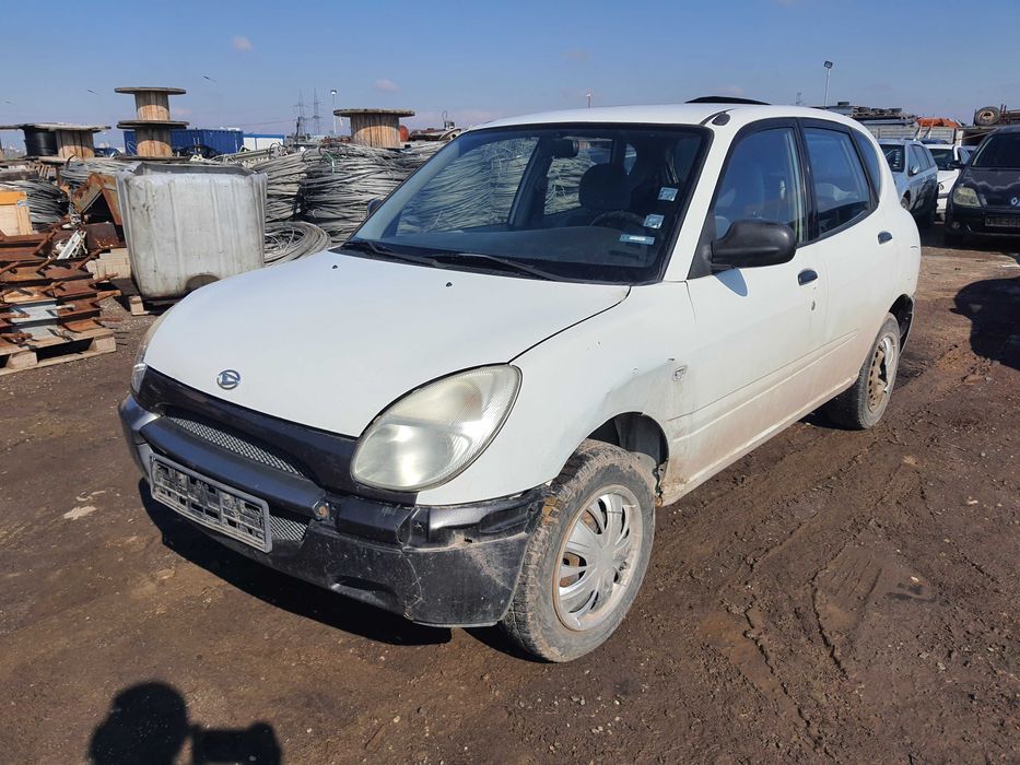 На части! Daihatsu Sirion 1.0i