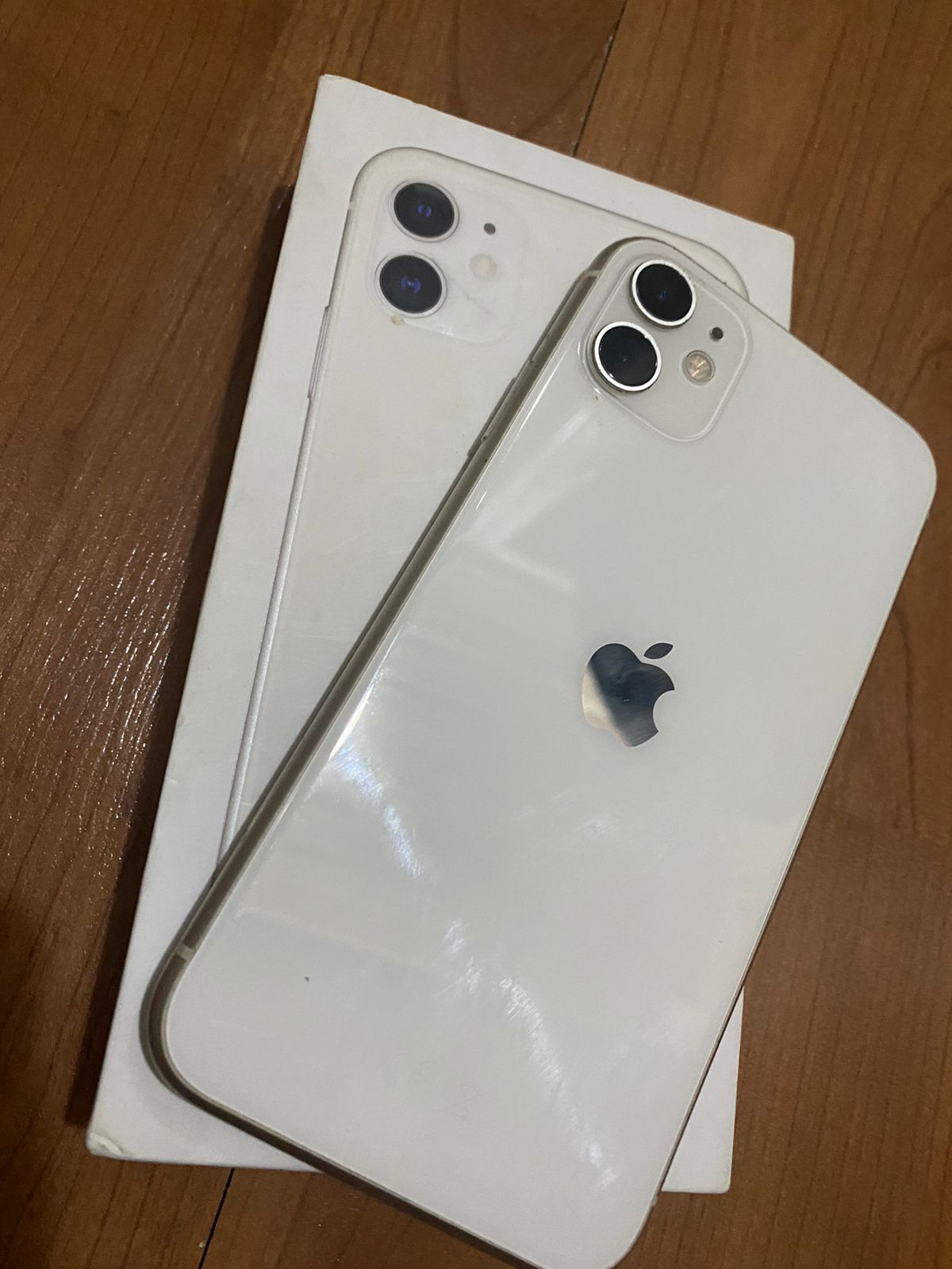 продам iPhone 11