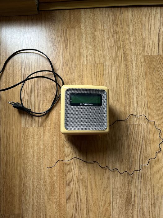 Ретро радиочасовник First Austria – FM/AM