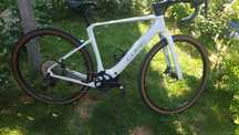 Gravel electric 2025 carbon 14kg  "CUBE NUROAD HYBRID C:62 Race 400X"