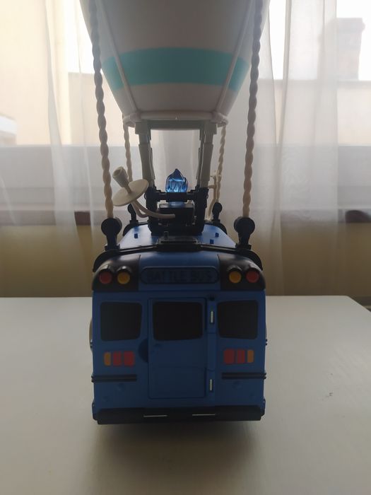 Vând autobuzul din fortnite de jucărie