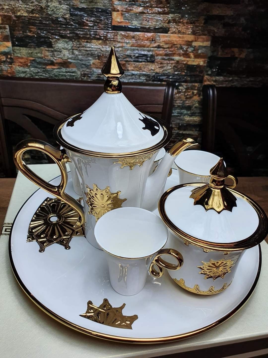 Set cafea ,placat cu foita aur.Portelan Italian