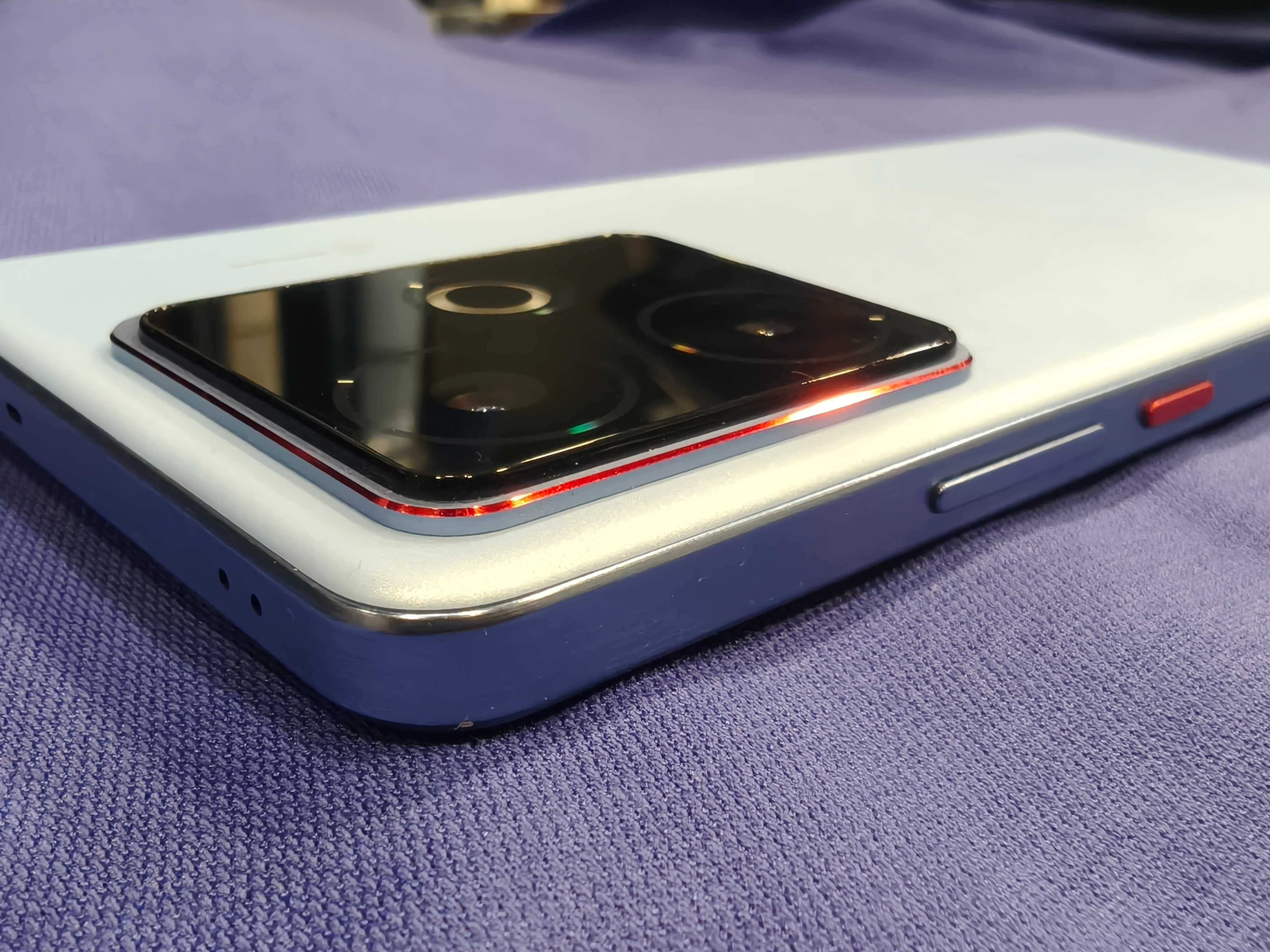 Нов Realme GT7 16/512 син - 7200mAh; Dimensity 9400+; 6.8" 144Hz