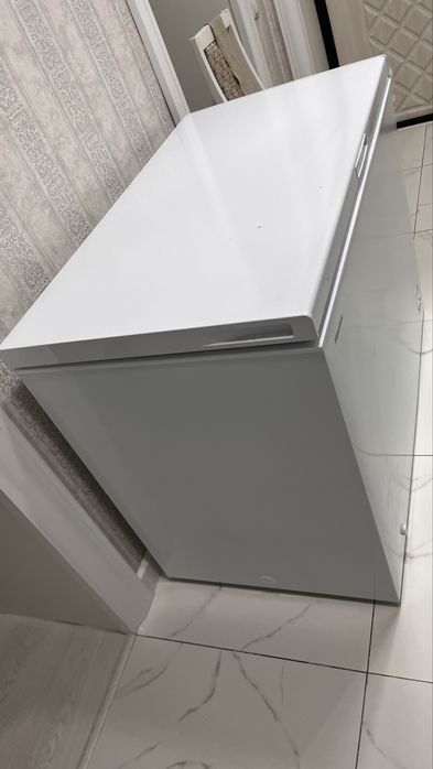 Морозильник почти новый Hisense