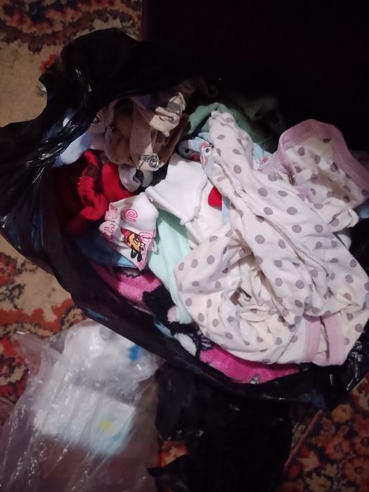 Продам 6 маечек детских вещей очень хороших за 2000