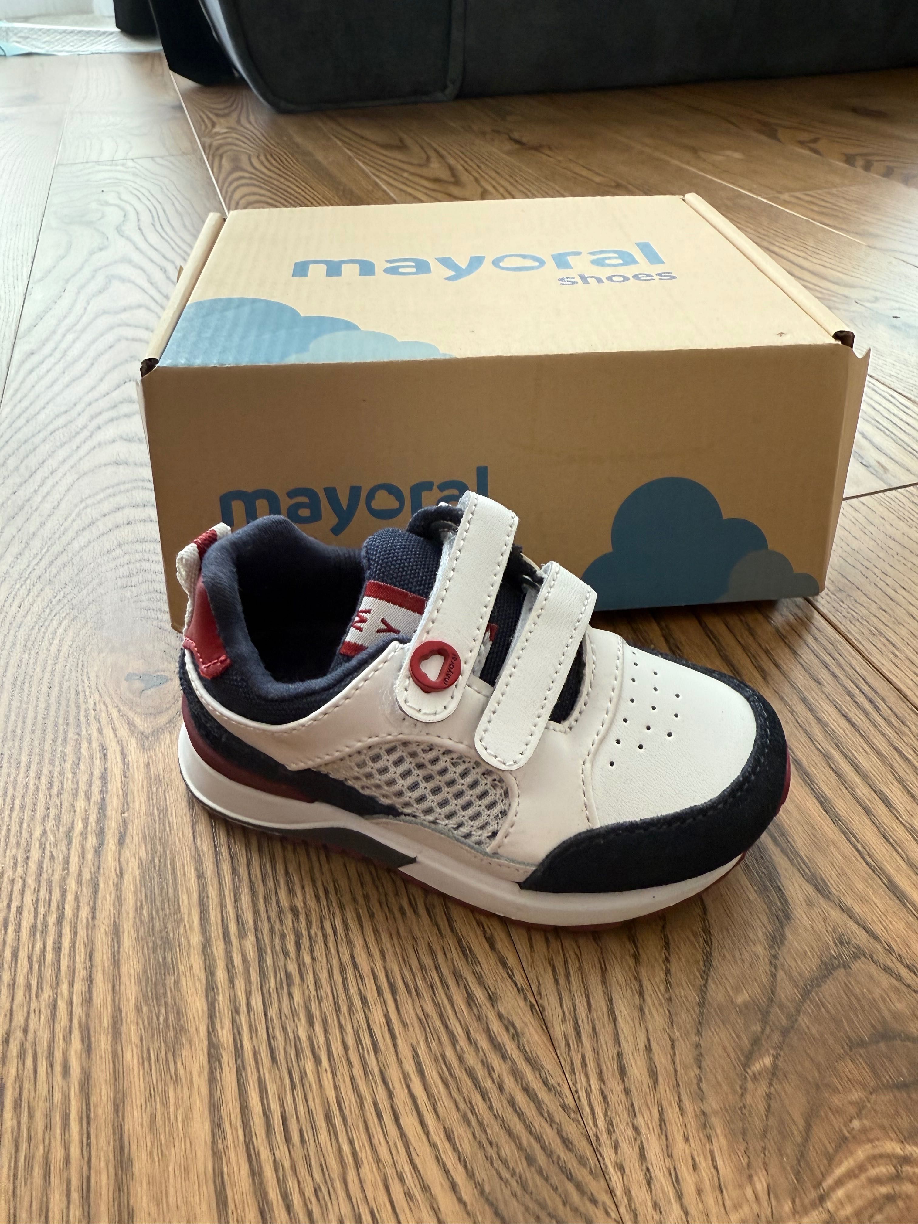 Чисто нови детски обувки Mayoral 20 номер
