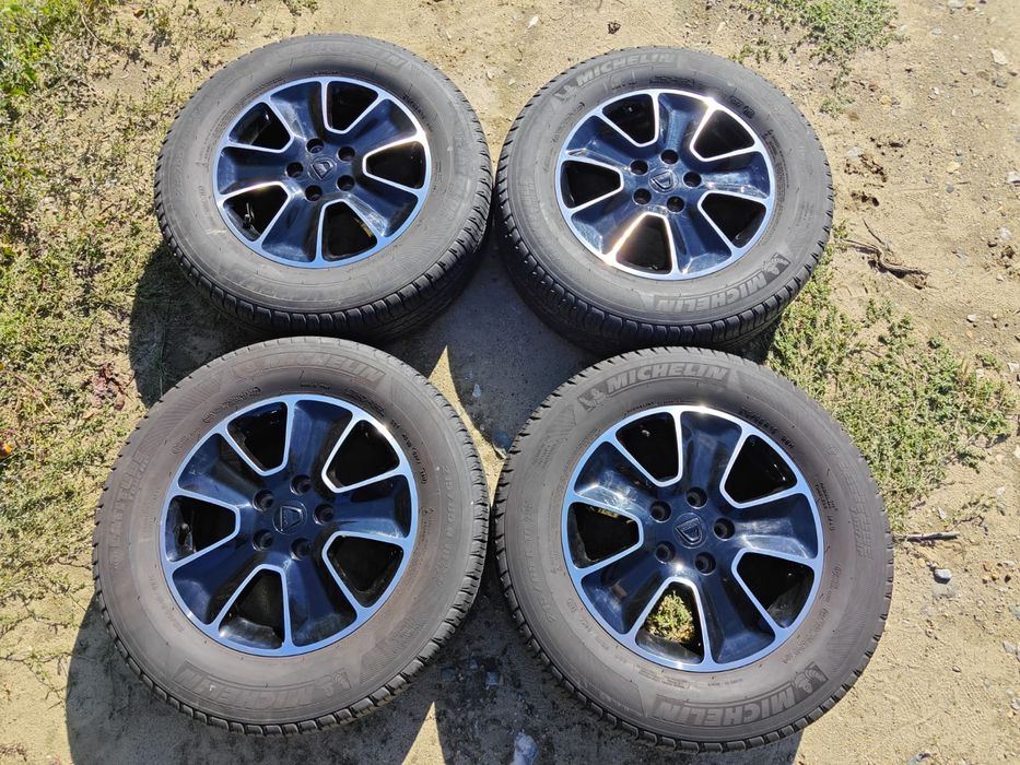 Jante Originale din Aluminiu de Dacia Duster M+S pe 16" pe Negru