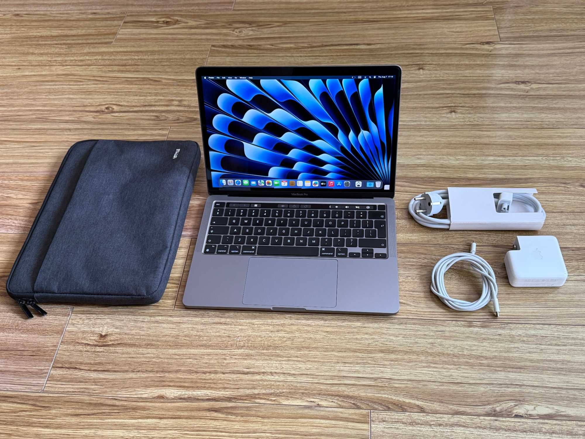 MacBook Pro 13 M1`8 Cpu/8 Gpu/16GB RAM/256GB SSD/Бат 18ч/Като Нов