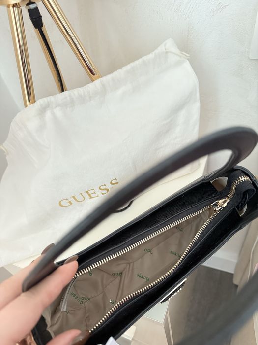 Оригинална дамска чанта Guess