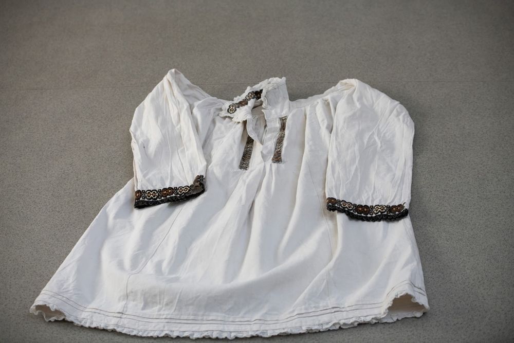 Cămașă populară/costum traditional/ie/cusut manual/folclor