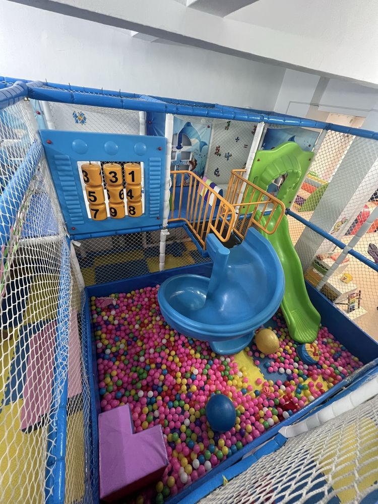 Set de joaca interior pentru copii, trambuline, tobogane, piscine bile
