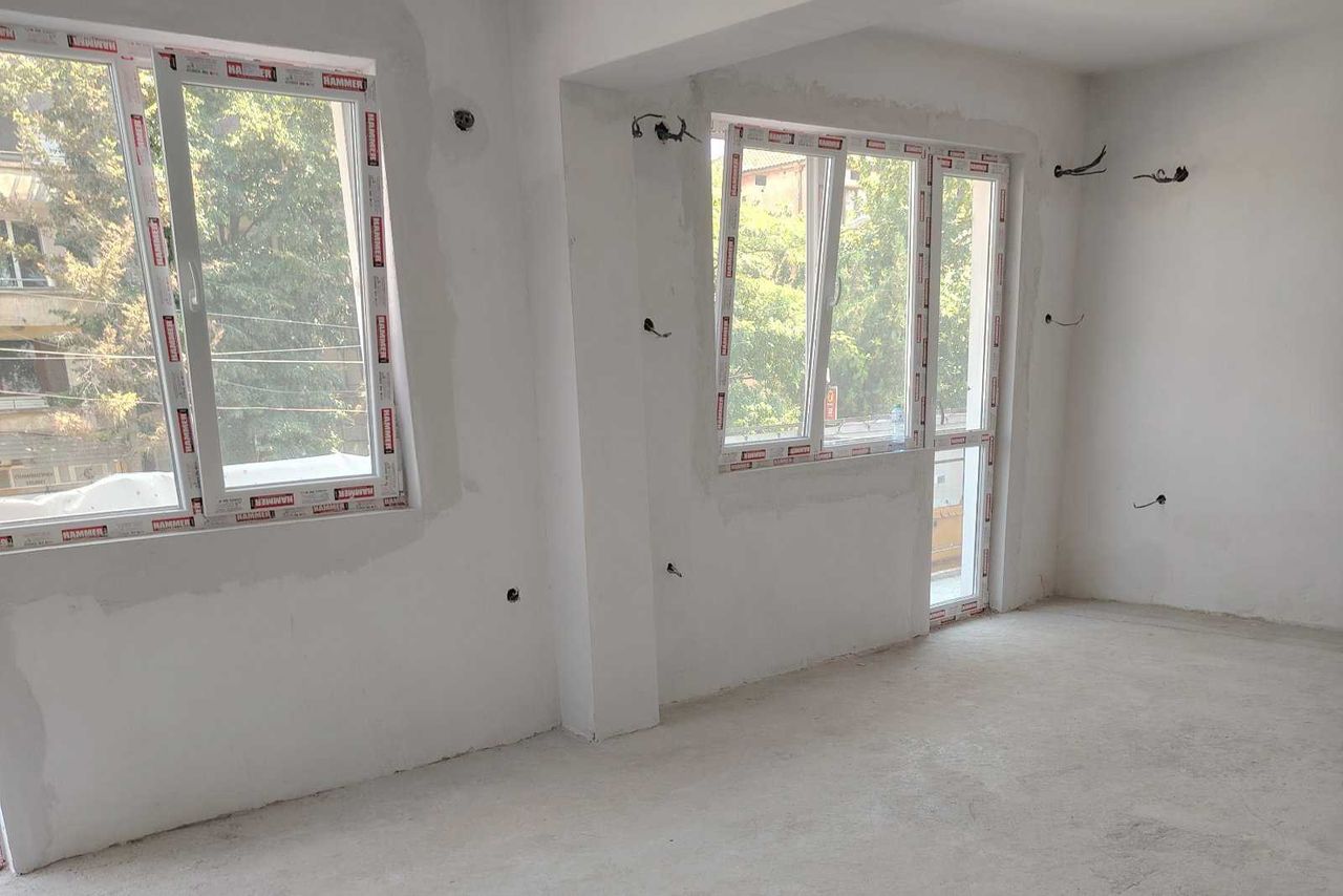 Продава се Тристаен апартамент в Луковит - 71 кв.м за 850 €/кв.м - Снимка #6