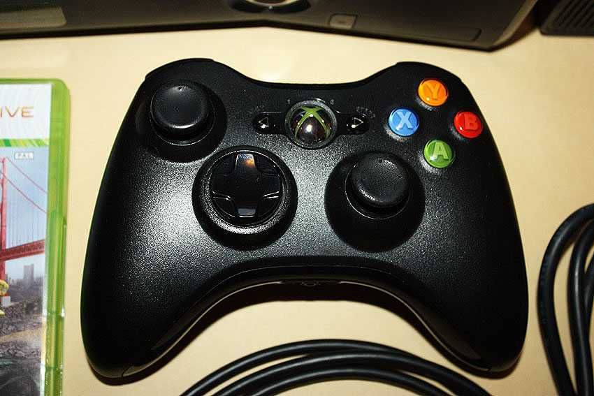 XBOX 360 S (cu HDMI + HDD 250GB) stare excelenta, complet + 3 jocuri