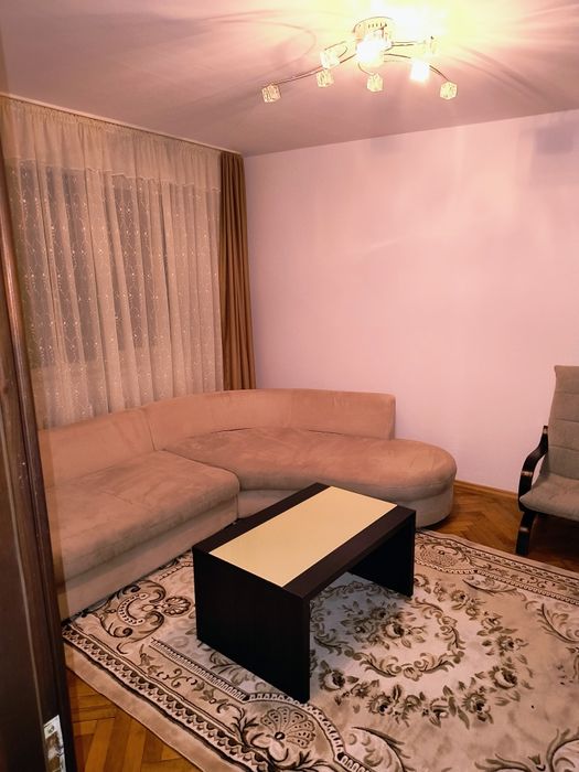 Închiriez apartament