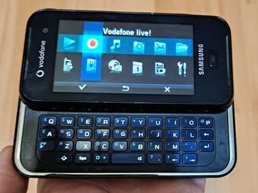 Смартфон Samsung със слайд клавиатура