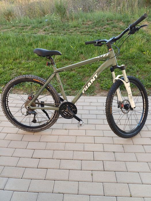 Vând bicicleta giant