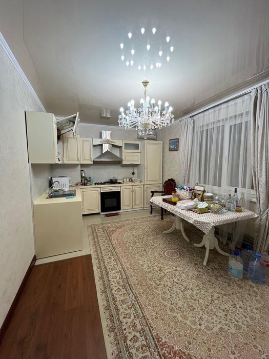 Благоустроенный 2-х этажный дом в микрорайоне "САМАЛ-1".