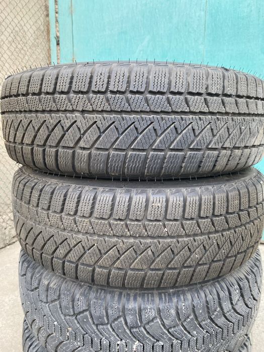 Зимние шины с дисками R14 год 2024 почти новые 185/65/14
