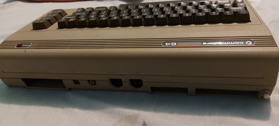 Commodore 64 Breadbin (1984) + Alimentator