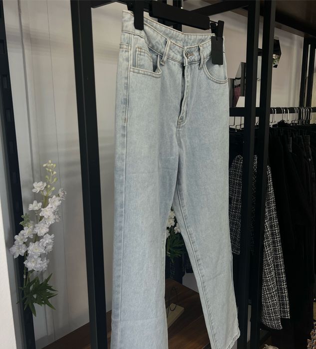 Дамски дрехи на едро