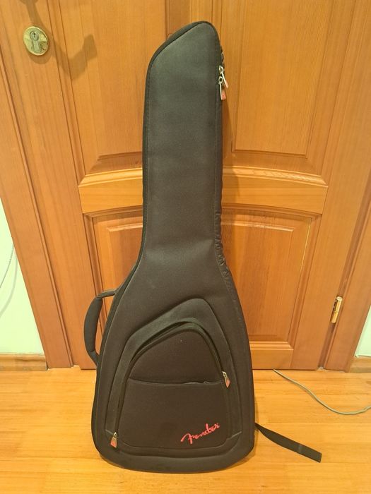Продам чехол Fender для электрогитары
