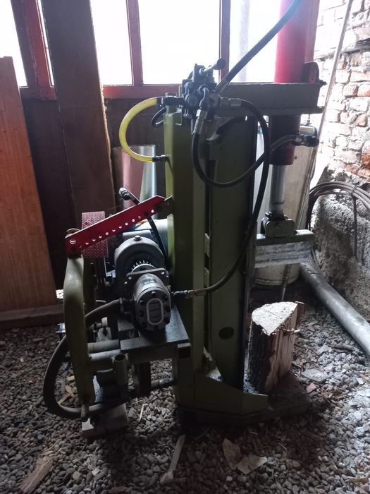 Vând crepator hidraulic