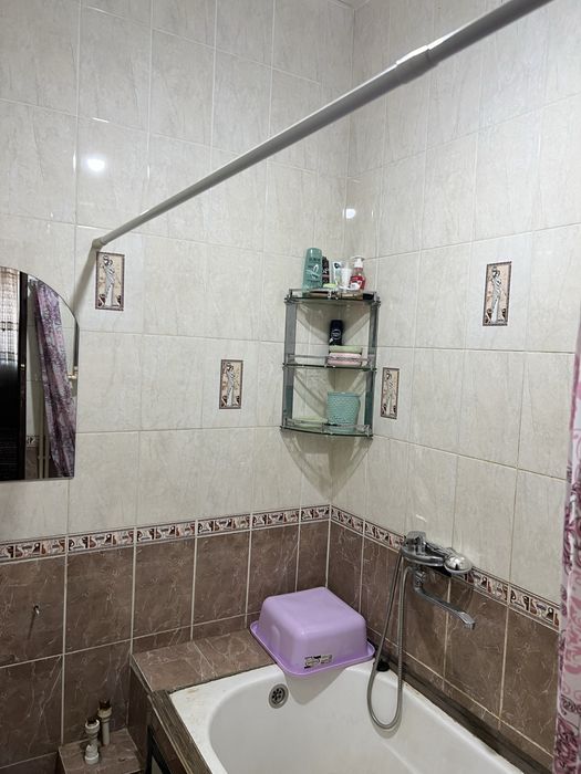 Chilonzor rayoni, Jahon tillari insti oldida student qizlar ijaraga