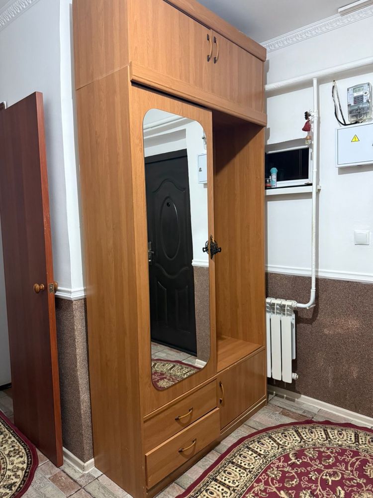 Продам прихожую (шифонер)