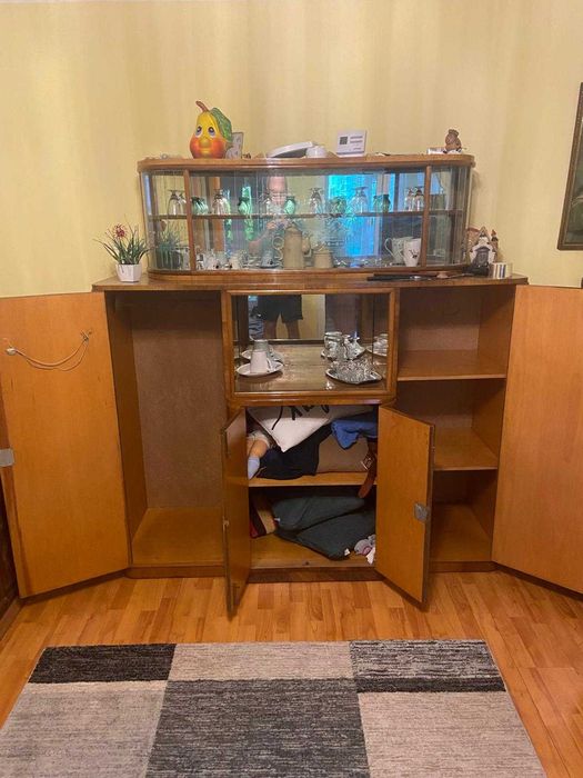 Dulap cu vitrina