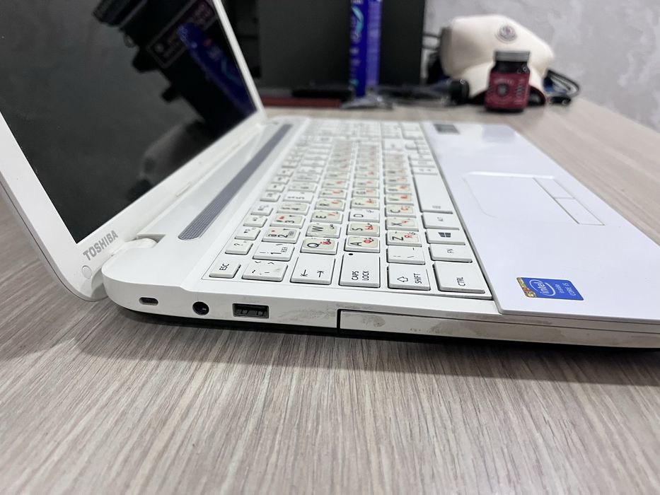 ноутбук Toshiba Satellite C50-A550