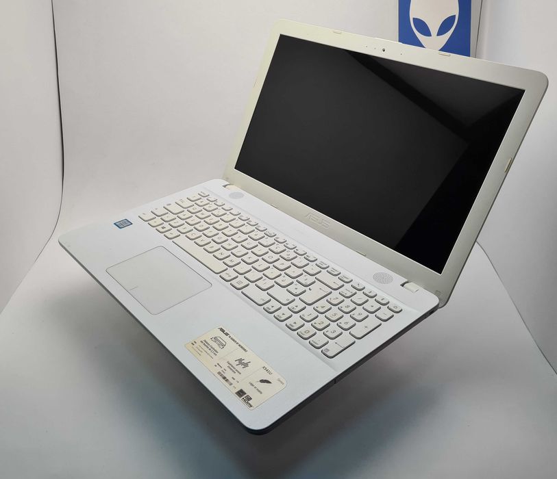 Asus X541U  i5 6200/8GB/240SSD