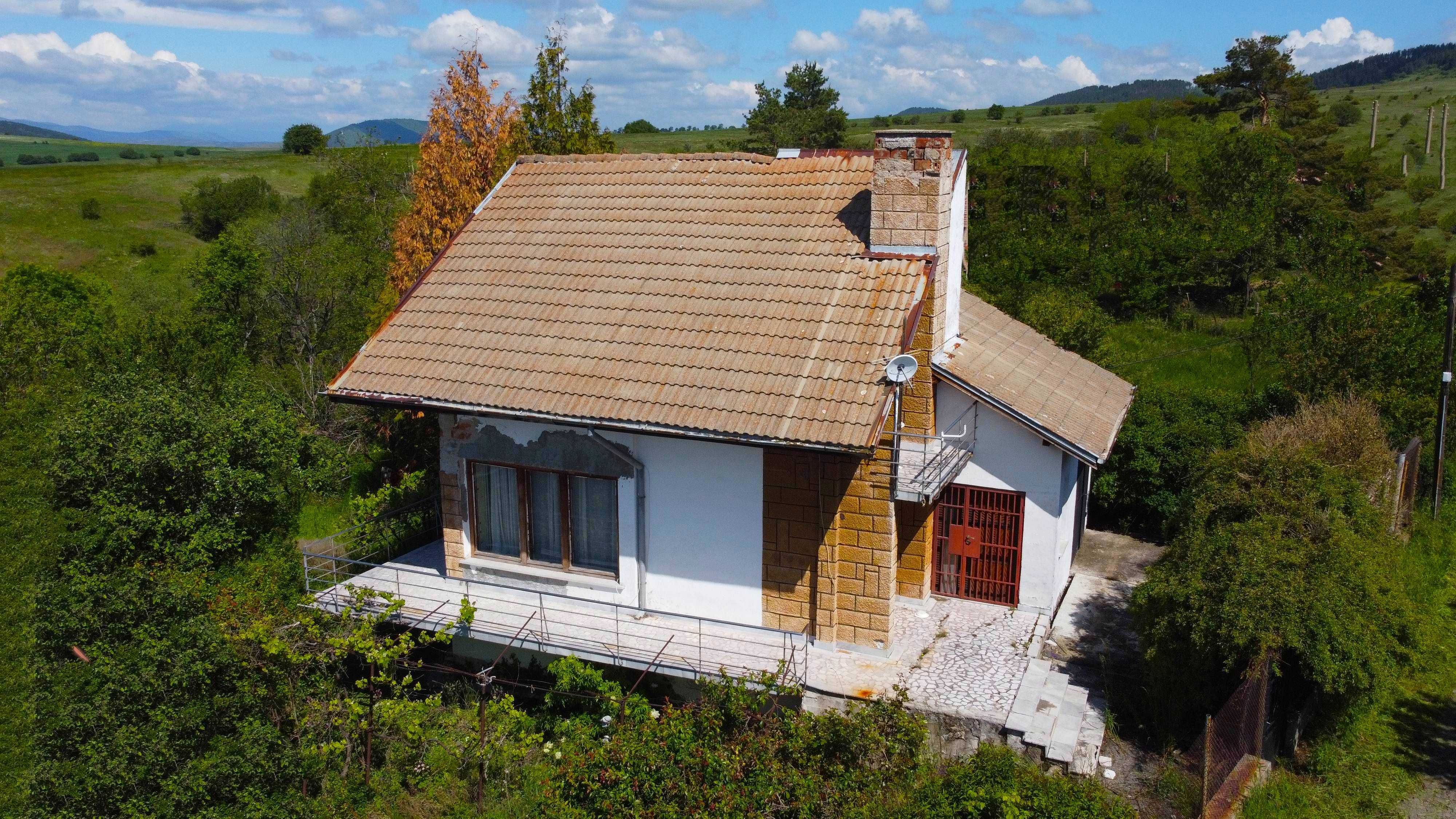 Масивна къща в село Вискяр, Област Перник