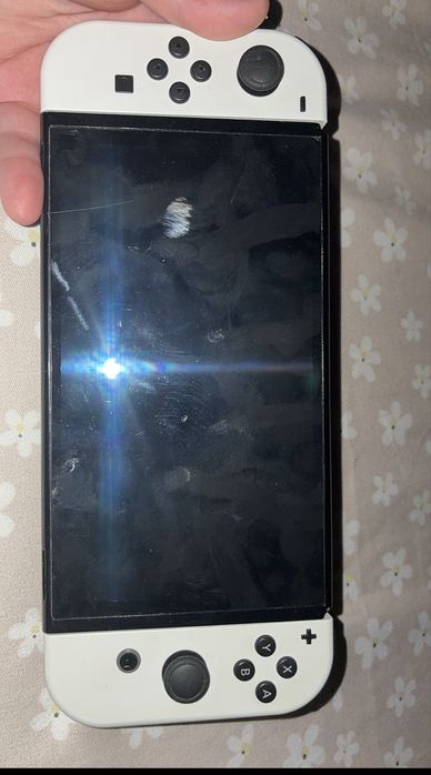 Vând Nintendo Switch Oled