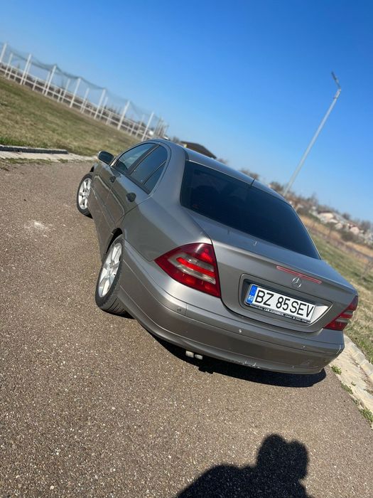 Vînd Mercedes c class