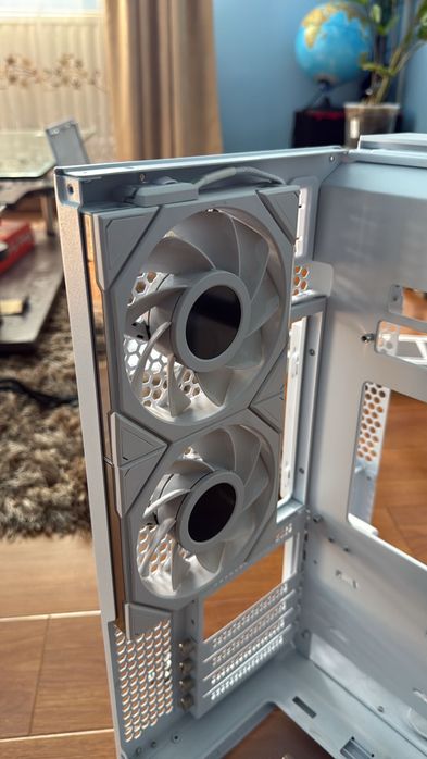 2 Ventilatoare Lian li Uni Fan TL LCD 120mm reverse blade + controller